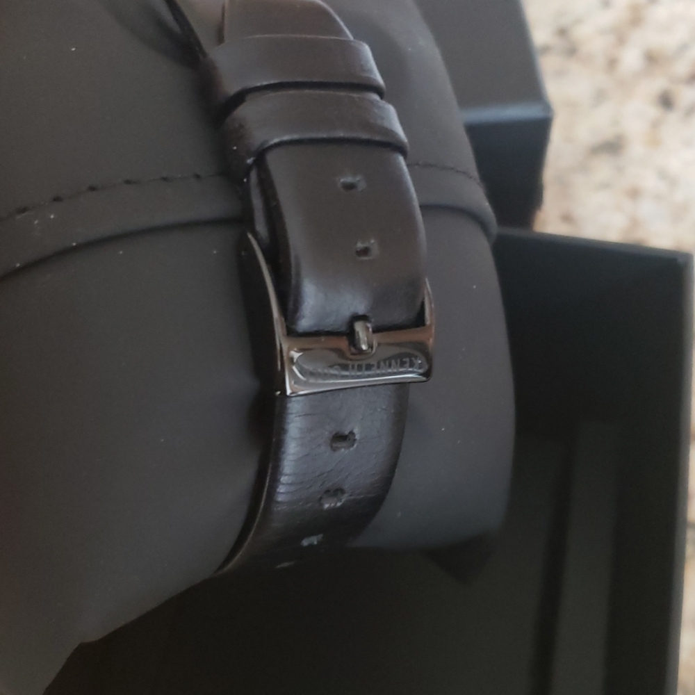 New Kenneth Cole Diamond Watch - Picture 3 of 4